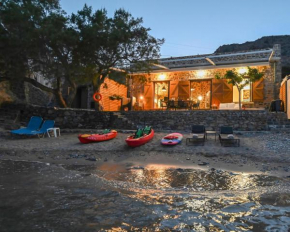 Palio Damnoni Seafront House
